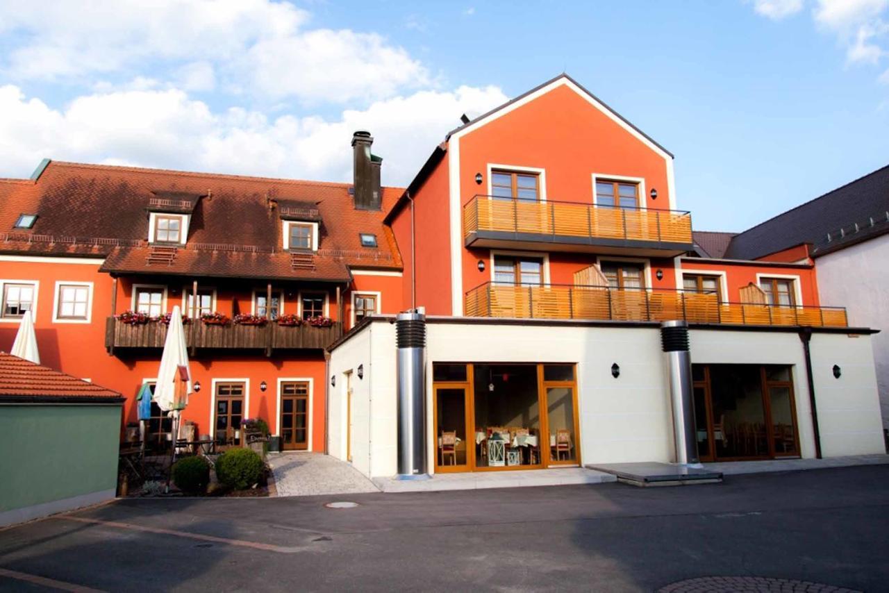 Da'Sporrer Hotel & Wirtshaus Neunburg vorm Wald Buitenkant foto